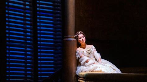  La Traviata; een triomf van dramatische aria's en hartverscheurende melodieën